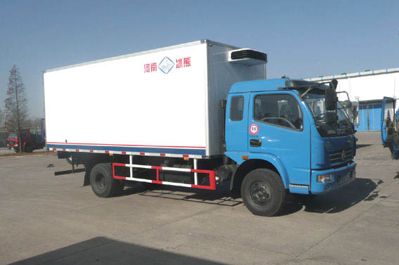 東風(fēng)多利卡冷藏車(chē)