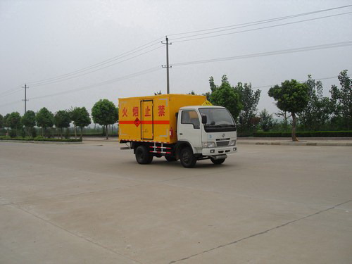 東風(fēng)小霸王爆破器材運輸車